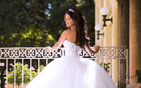 Quinces photography in miami white dress Bella Quinces