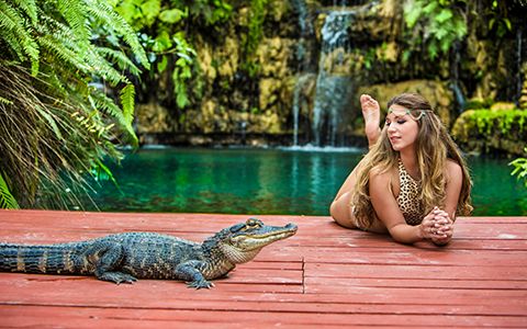 Quinceanera photography with crocodile in Miami